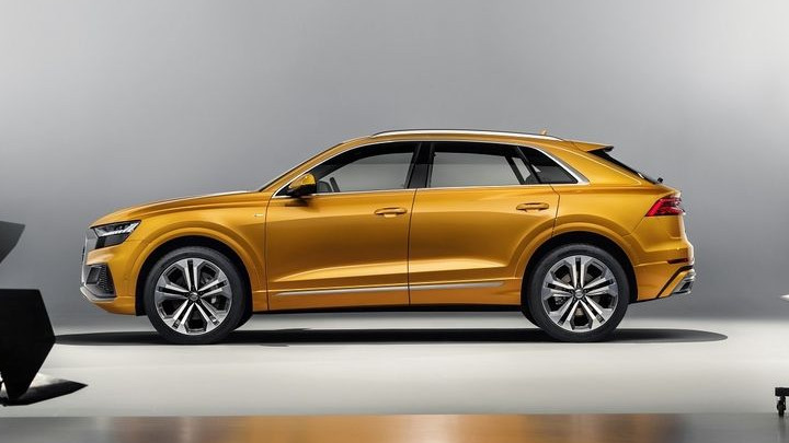 SUV Audi Q8 lateral